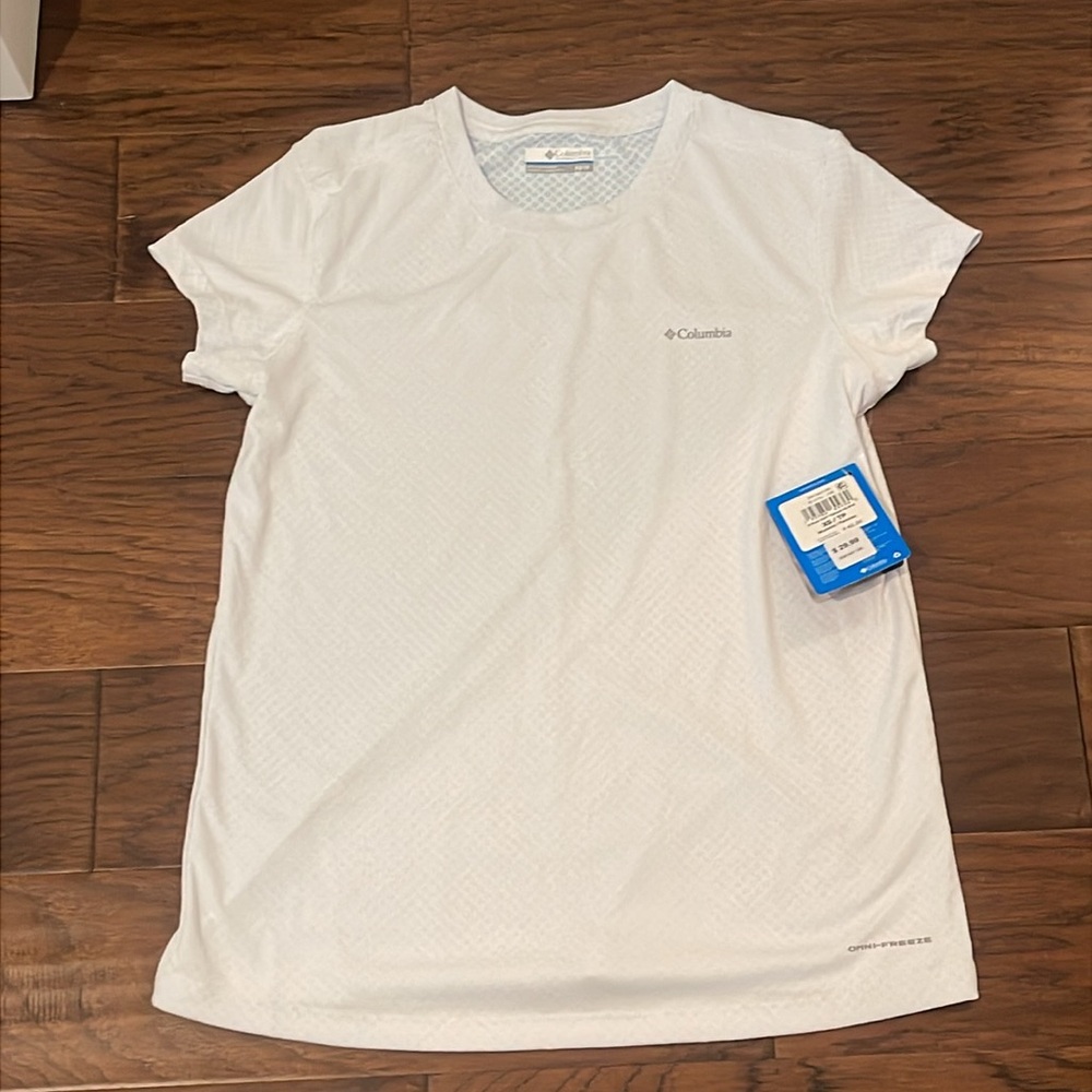 NWT Columbia white Omni-shade t shirt size xsmall